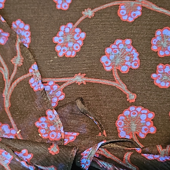 Beautiful Diane Von Furstenberg silk, lined top - Picture 5 of 8